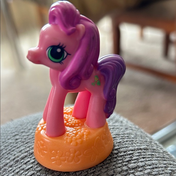 My Little Pony Other - My Little Pony VTG Sky Wishes 2007
McDonald’s toy pink orange collectible